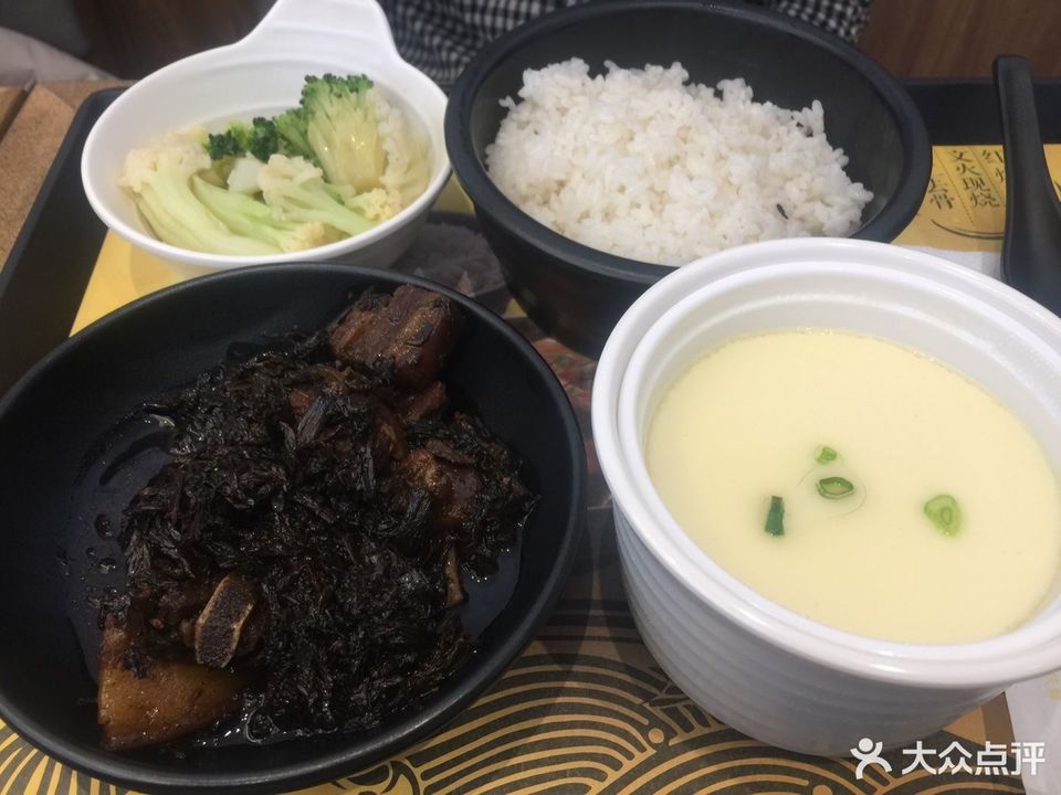 梅干菜扣肉套餐饭图片