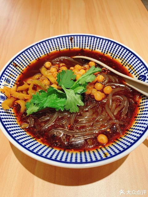 大勺肉酱酸辣粉图片