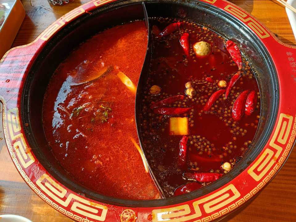 番茄鸳鸯锅图片