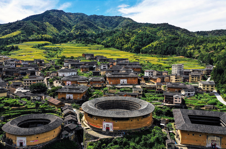 福建土楼永定景区初溪土楼古村落