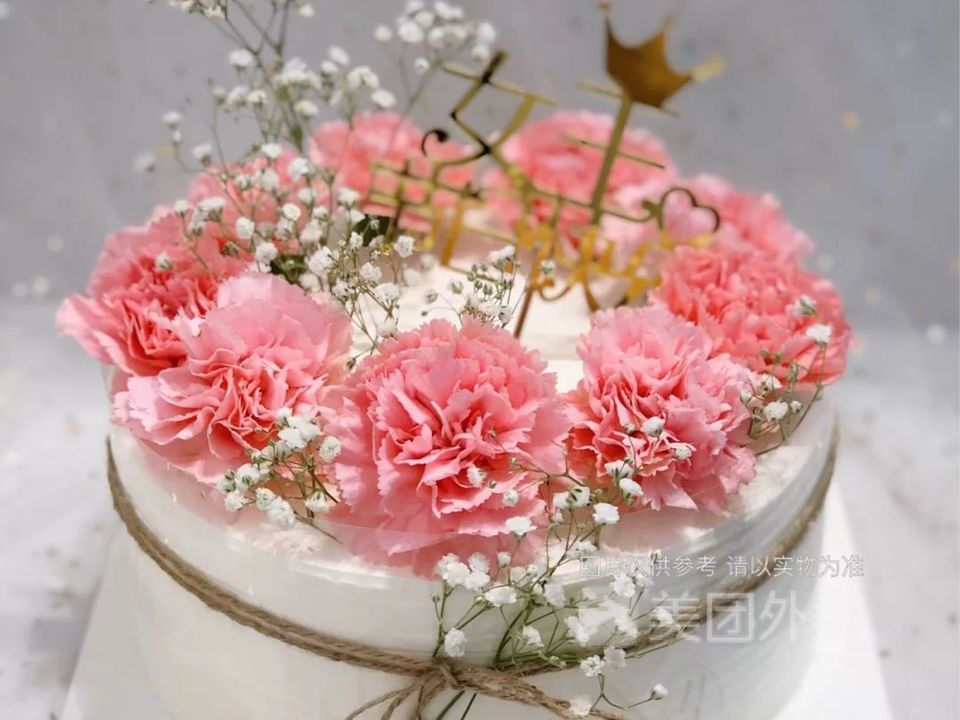 粉色康乃馨蛋糕图片