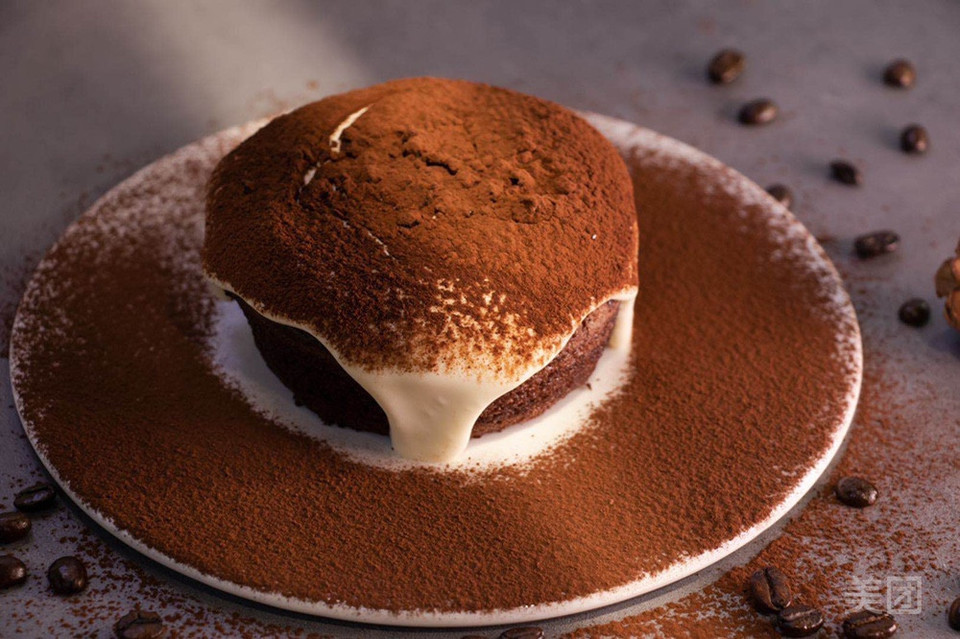 榛味提拉米苏爆浆蛋糕图片