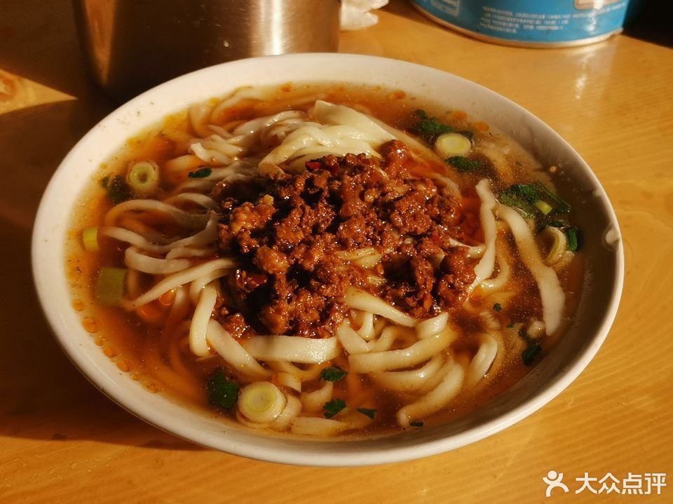 陈四川味手擀面位于济宁市邹城市太平东路316号附近 标签:餐饮川菜
