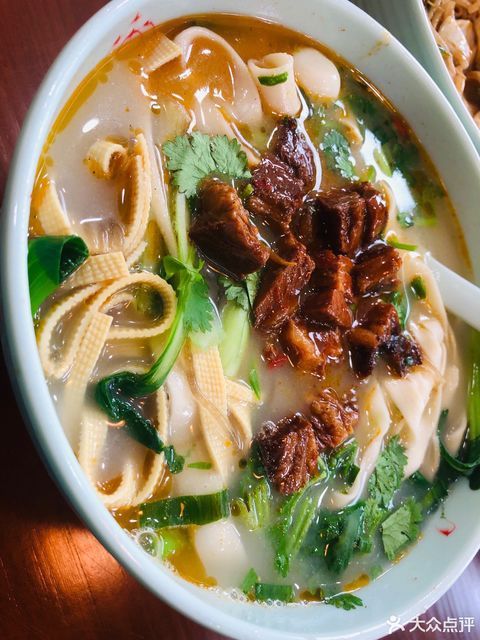 五香牛杂烩面图片