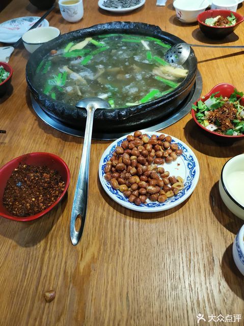 花江施记带皮狗肉牛肉火锅