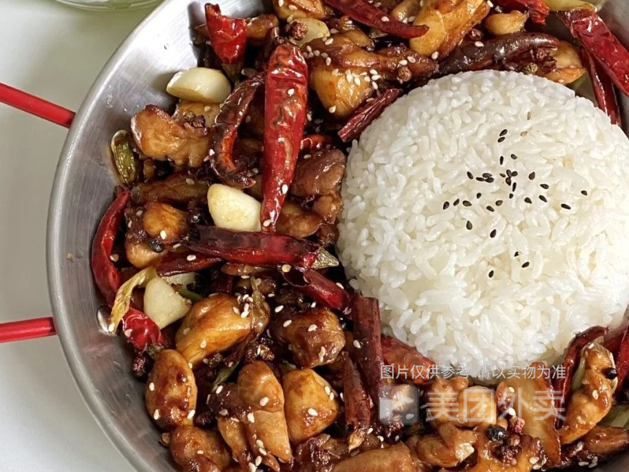 麻辣鸡块盖饭图片