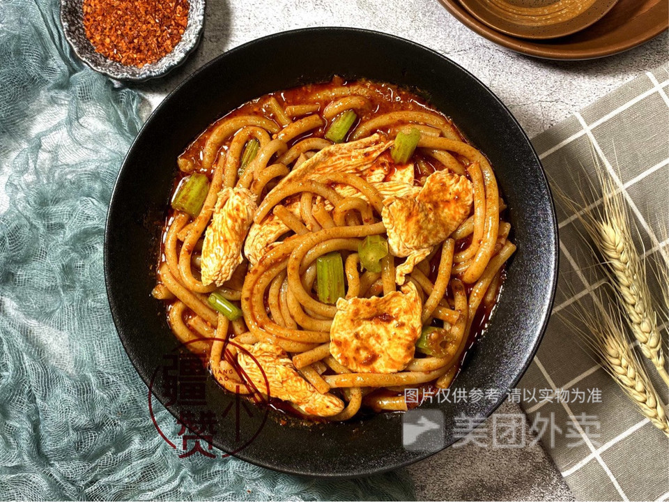 网红酱香鸡肉炒米粉图片