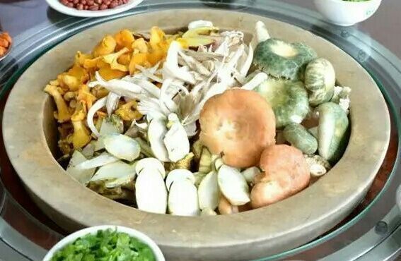 抚仙湖野生菌石锅鱼