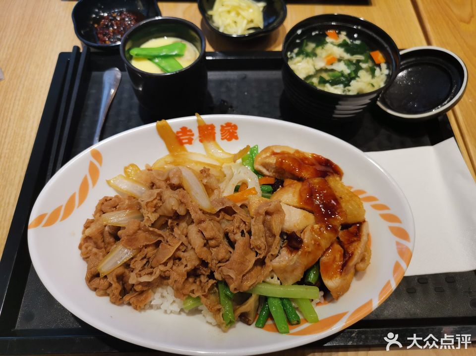 招牌牛肉饭推荐菜:吉野家(天鹅湖东路店)位于合肥市蜀山区齐云路与