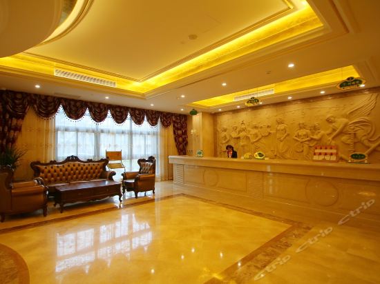 维也纳酒店(上海宝山国际邮轮码头盘古路店)位于上海市宝山区杨行镇