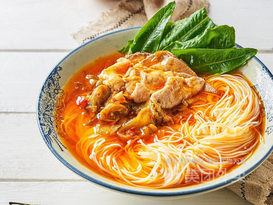 酸菜鸡汁米线图片