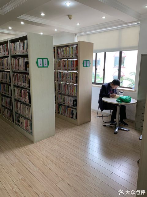 北新泾街道图书馆图片