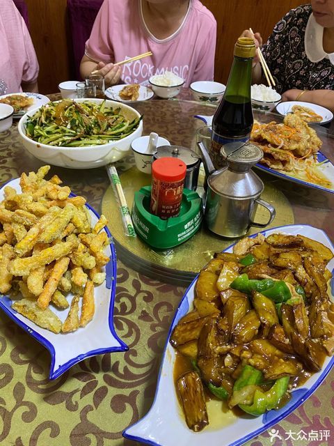 新新饭店(雅鲁街)位于呼伦贝尔市扎兰屯市雅鲁街与胜利路交汇处东北