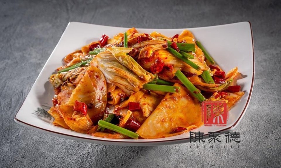 辣白菜炒饺子皮图片