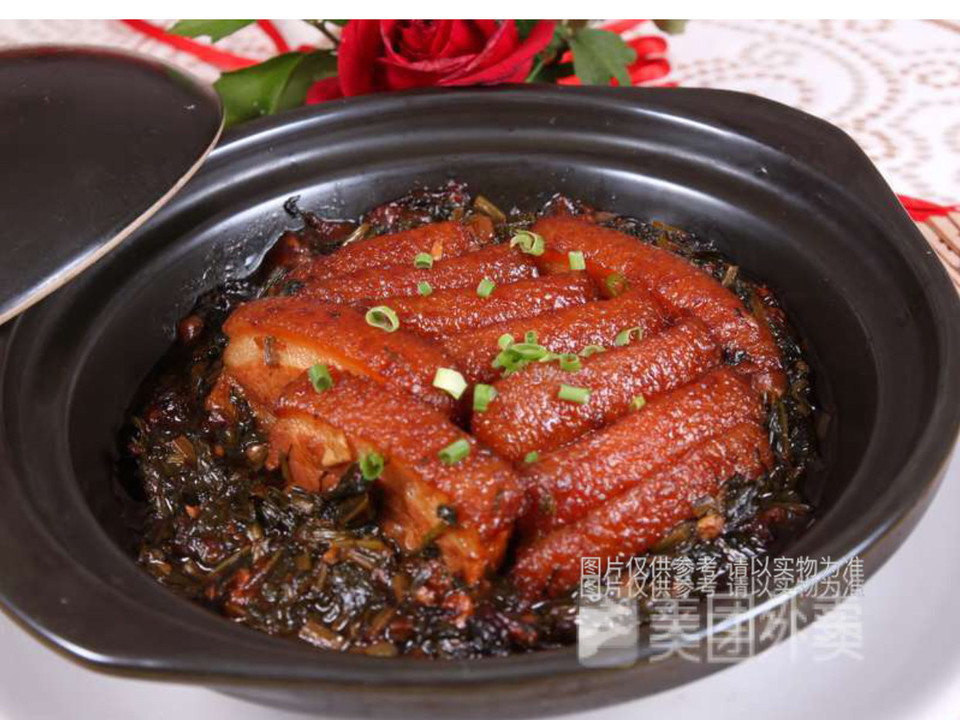 梅菜扣肉煲仔饭图片