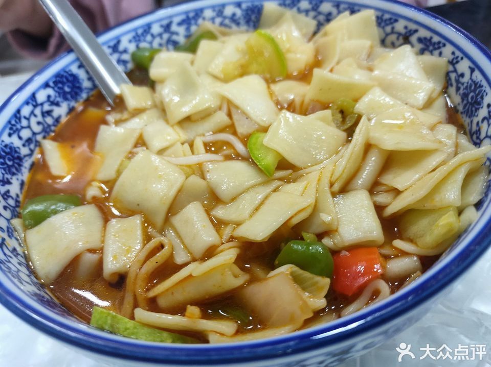 烩饺炒炮仗推荐菜:伊清扬面食位于西宁市城东区滨河南路8号