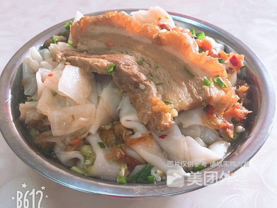 扣肉粉推荐菜:博白牛腩粉(友谊店)位于南宁市江南区友谊路辉煌宾馆旁