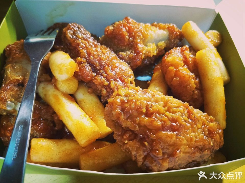 韩式香辣炸鸡套餐推荐菜:咕咕韩式炸鸡(翡翠商城店)位于合肥市肥西县