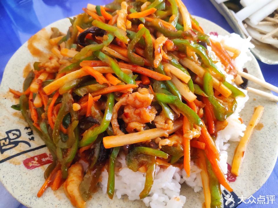 鱼香鸡丝盖饭图片