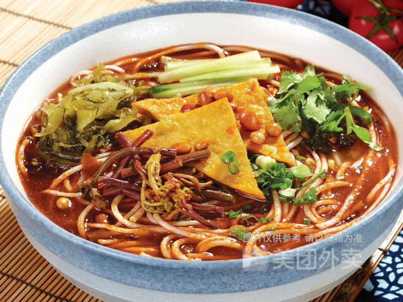 香辣肉饭炸酱肉面推荐菜:奔月云吞面快餐位于江门市开平市升平路51号