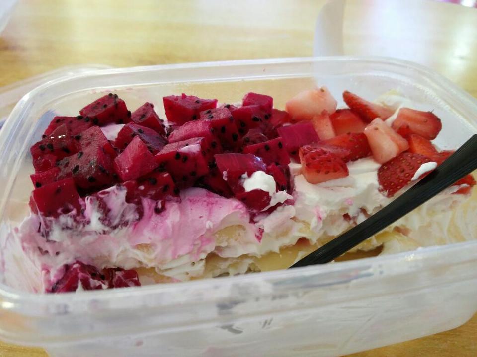 草莓千层水果盒子蛋糕图片