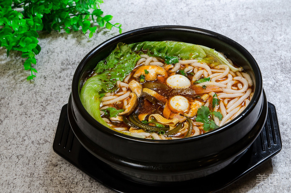 砂锅酸菜土豆粉砂锅麻辣土豆粉推荐菜:家乡里位于清远市清城区仓后街2