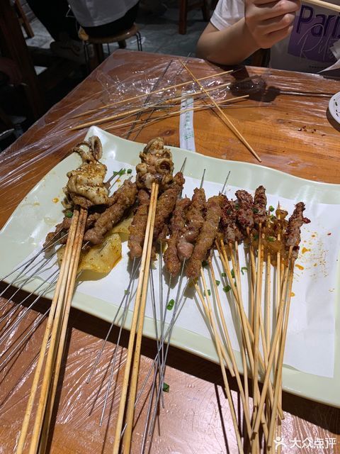 武汉市 餐饮服务 餐馆 > 凤爪王烧烤吊锅(红旗欣居a区店)标签: 推荐菜