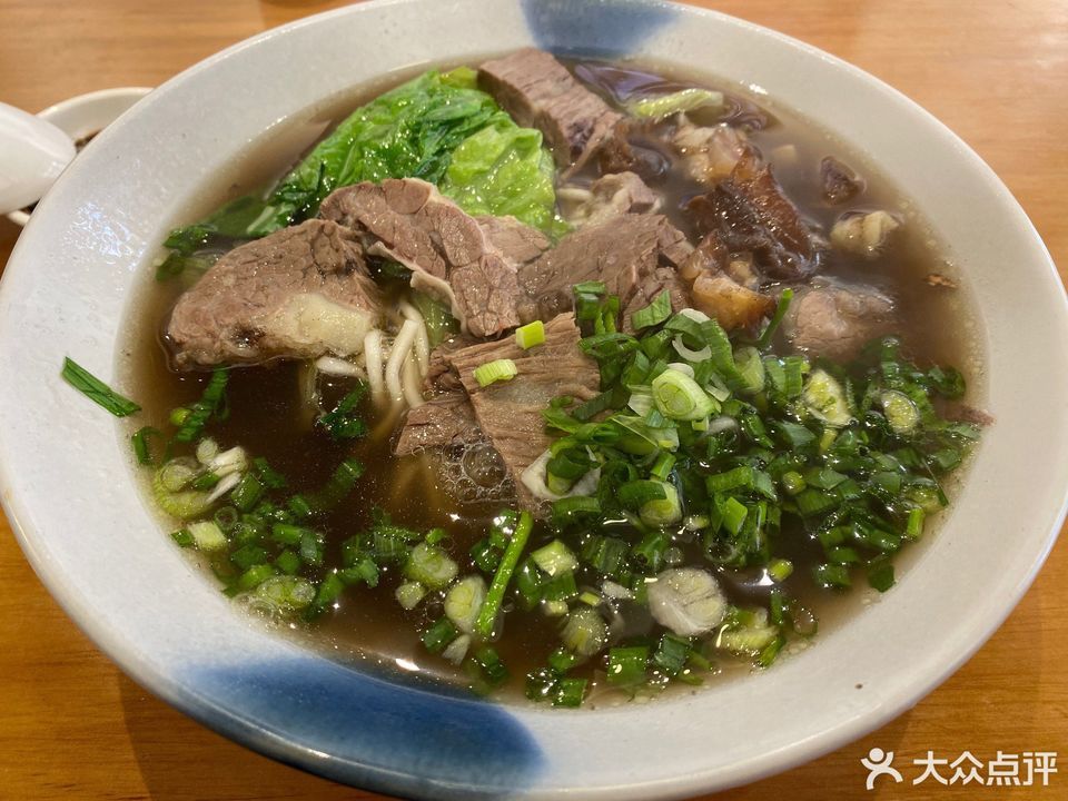 招牌牛腩面 牛粉肉饭 牛肉丸汤