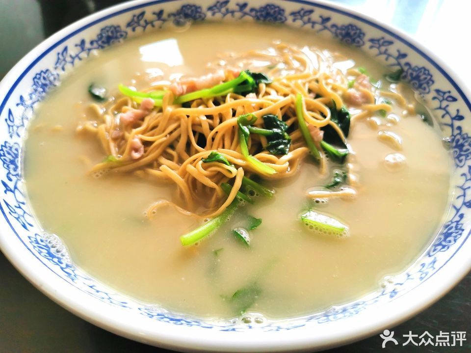 鱼汤肉丝面图片