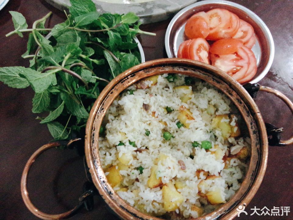 姚记抚仙湖石锅鱼庄