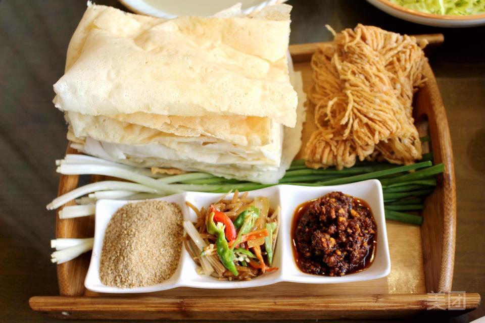 煎饼卷大葱图片