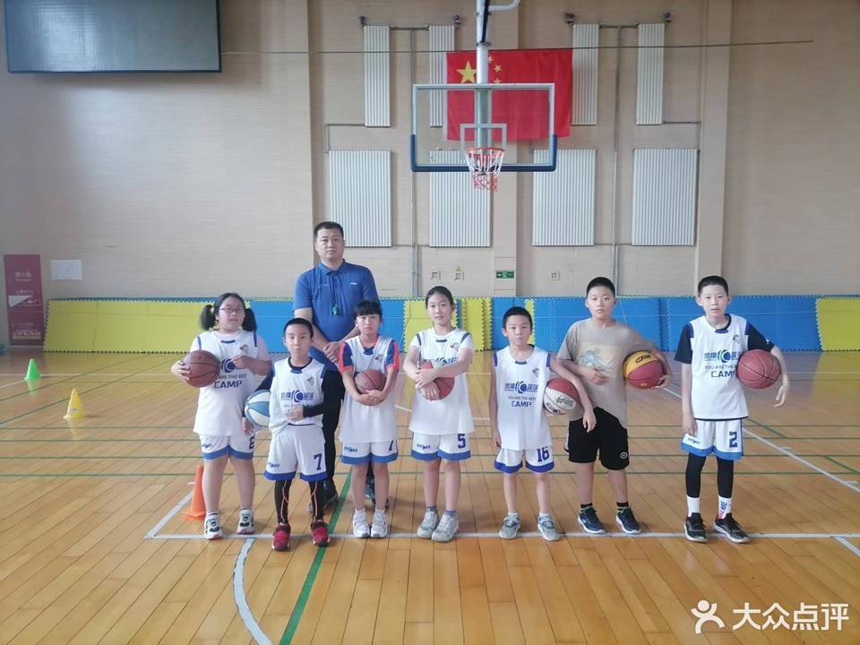 凯翔篮球地坛体育中心校区图片