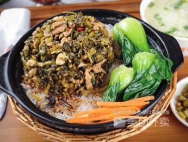 雪菜肉丝煲仔饭