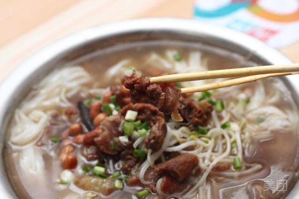 牛腩沙煲粉图片