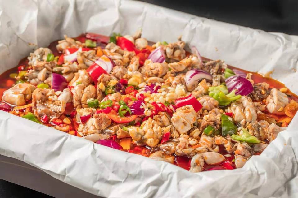 纸包大虾推荐菜:与鱼相悦·虾客行位于淮北市杜集区吾悦广场