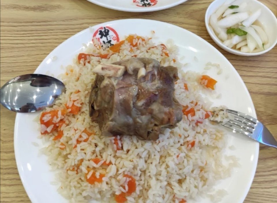 羊脖子抓饭图片