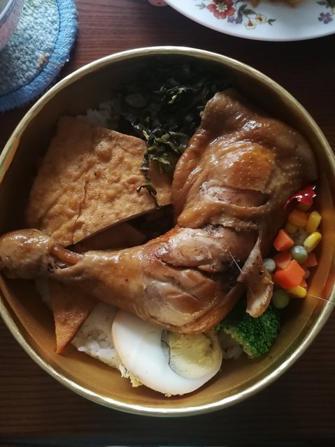 鸡腿拌饭图片