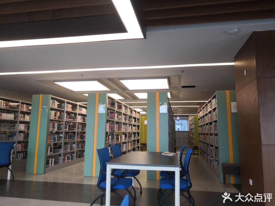 成都工业学院图书馆