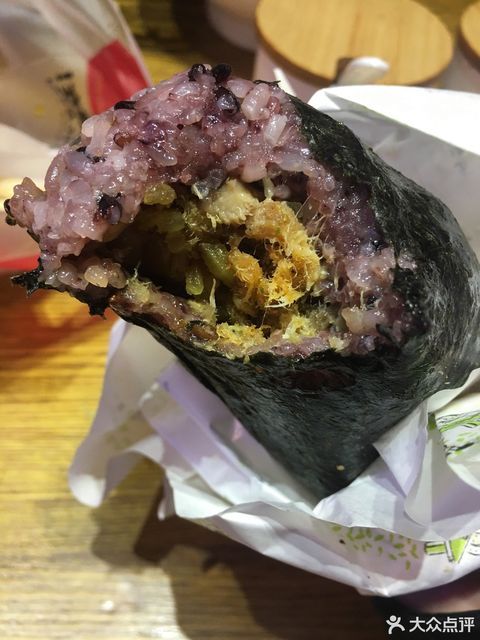 日式炙烤叉烧饭团图片