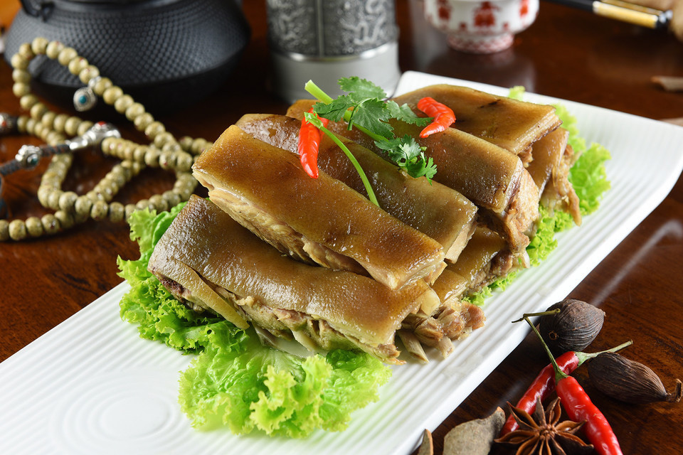 藏香蕨麻猪图片