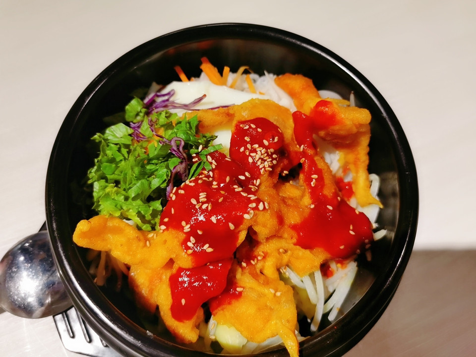 火辣鸡柳拌饭图片