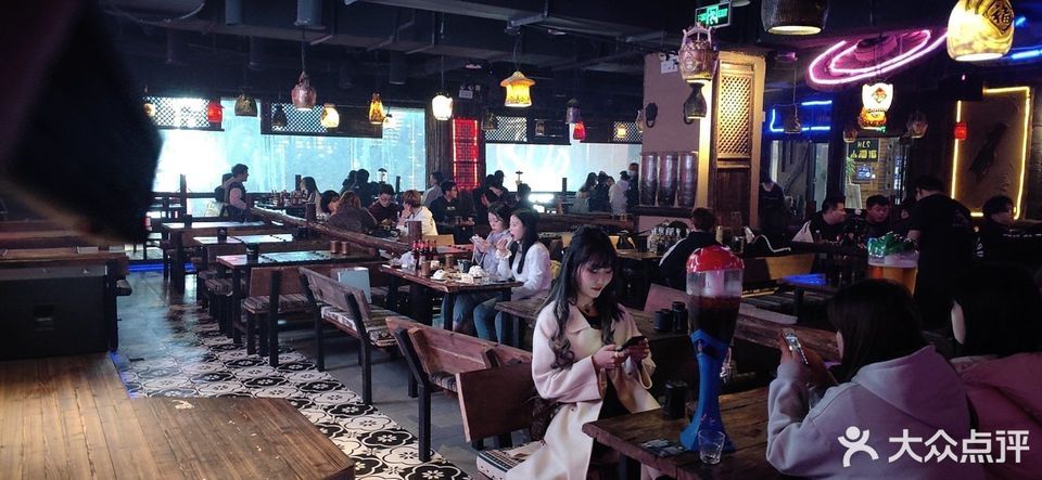 西厢·小酒馆(粉巷店)位于西安市碑林区南院门粉巷1号推荐菜:鸡米花