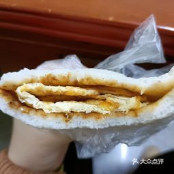 米饼夹鸡蛋