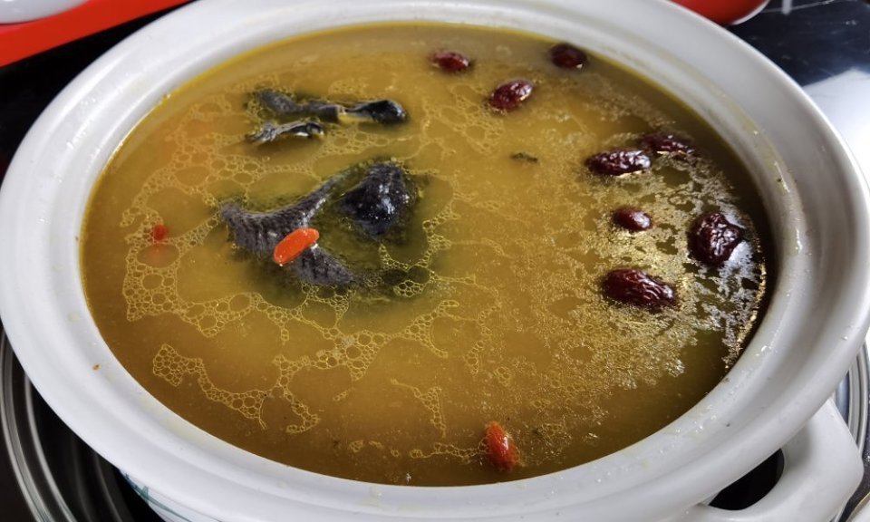 药膳乌鸡汤图片