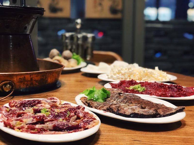 牛妈妈碳烤火锅休闲餐吧图片