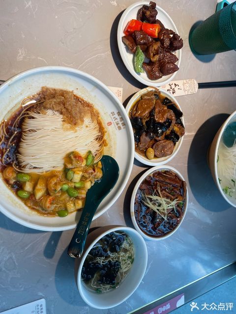 红汤面推荐菜:松鹤楼面馆(颐堤港店)位于北京市朝阳区酒仙桥路18号楼1