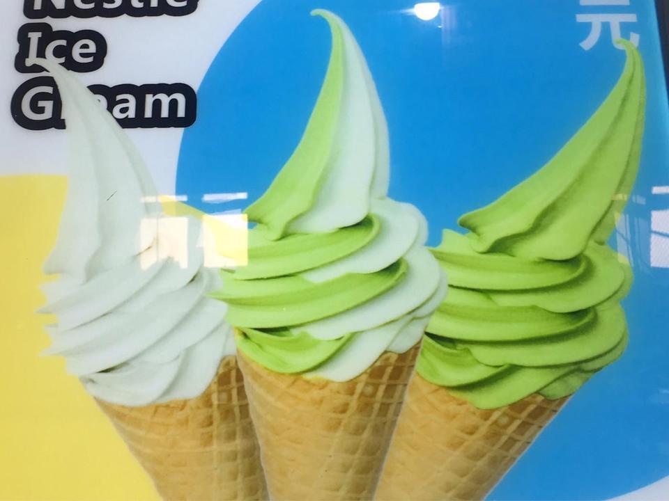 双旋冰淇淋图片