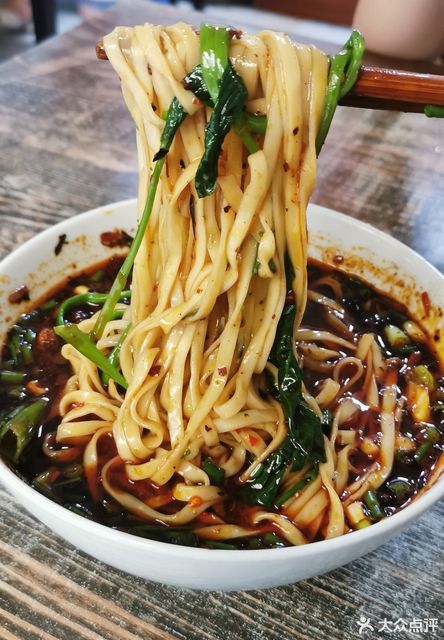 韭菜叶小面图片