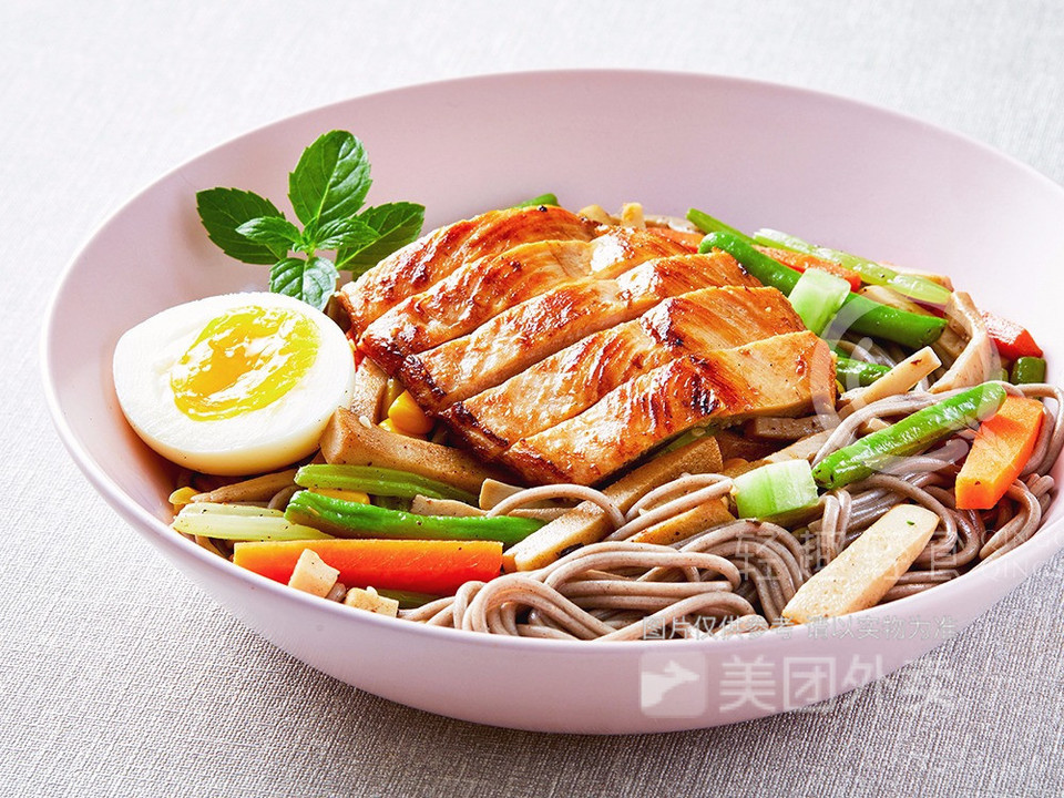 藤椒鸡胸荞麦面图片