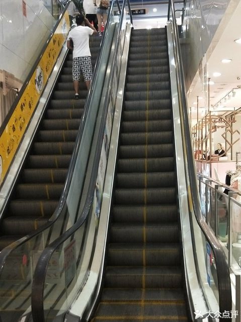 > 南山天虹商场